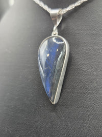 Flashy Labradorite